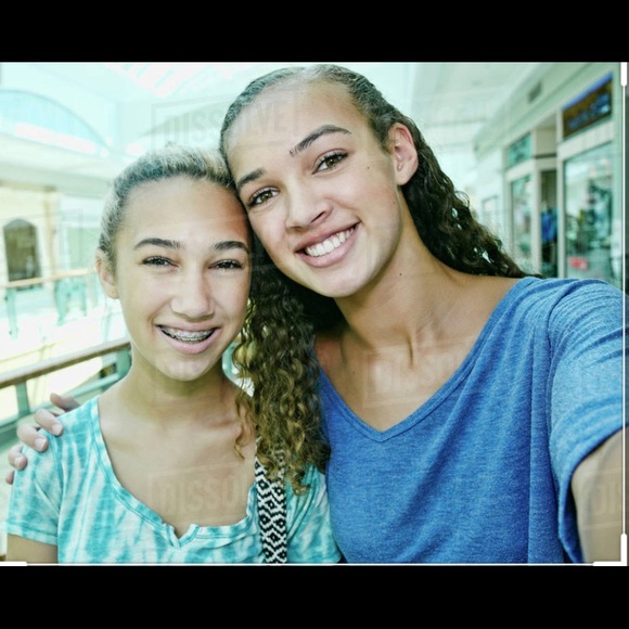 Meet your Posher, Emily - Picture 2 of 2